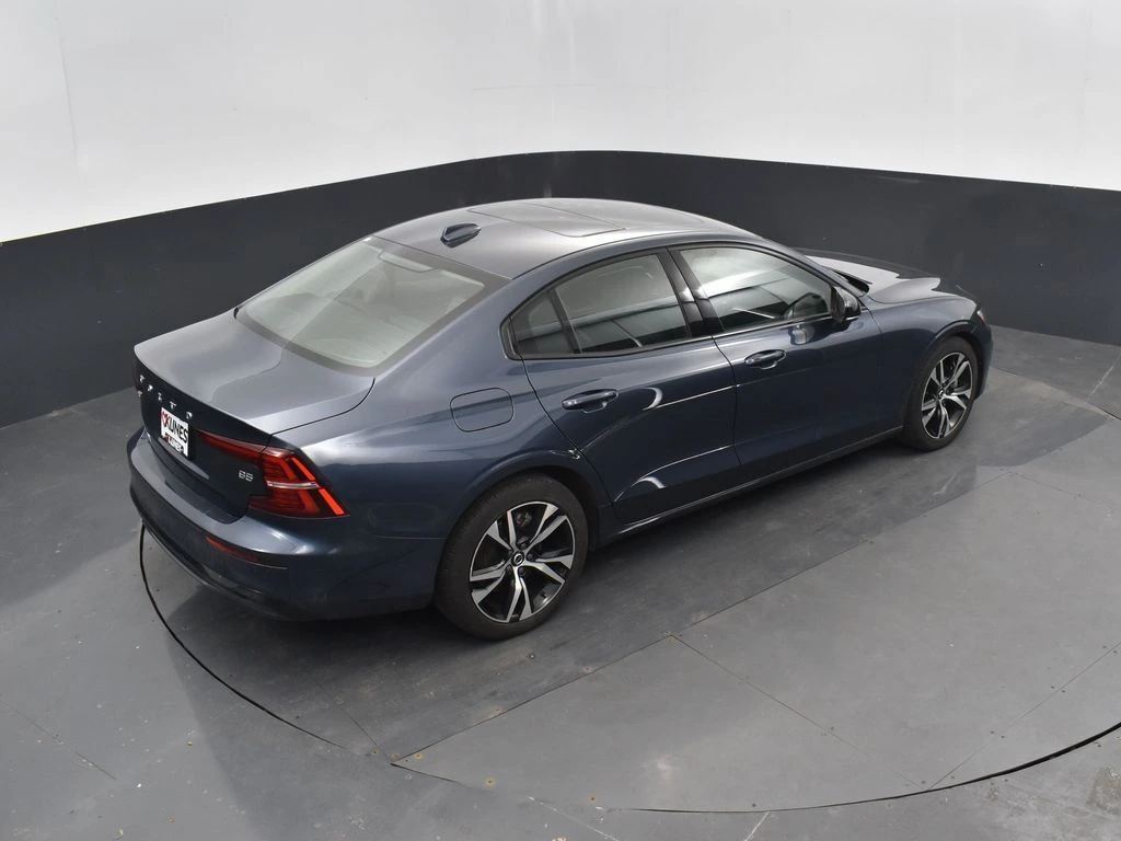 2024 Volvo - image 33