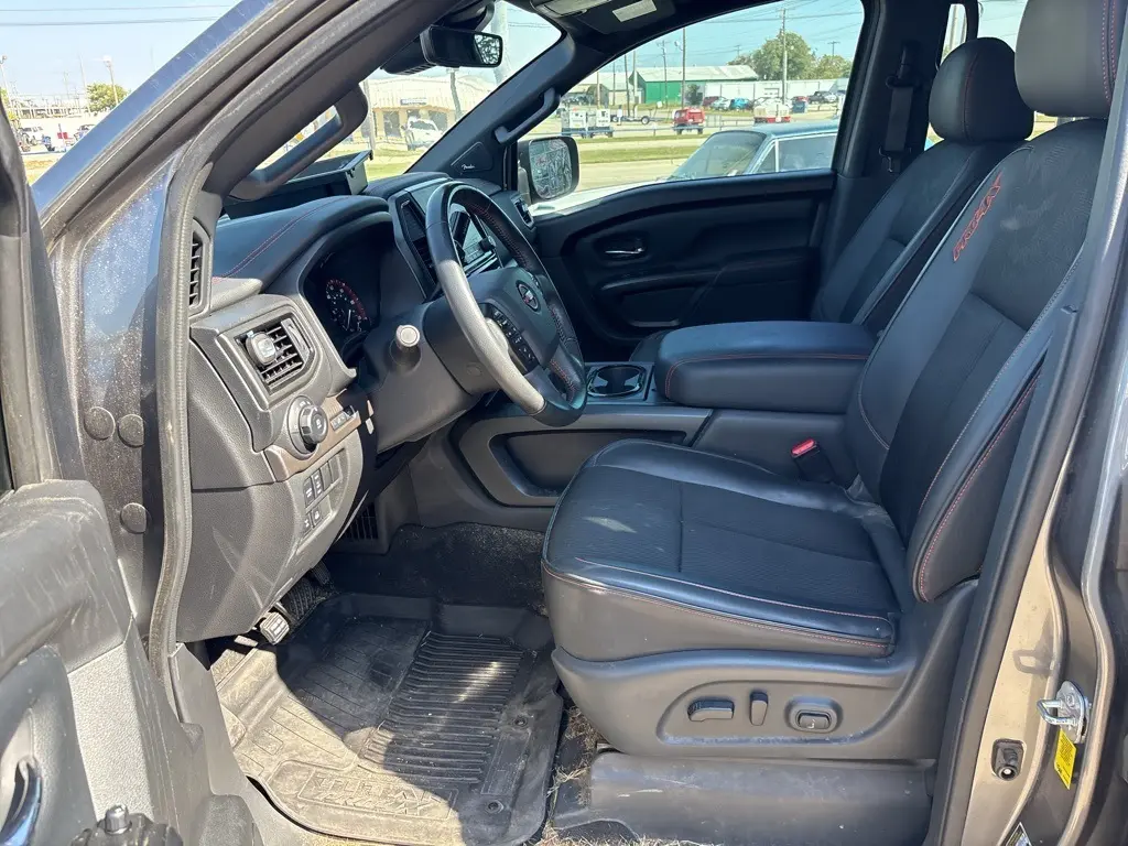 2023 Nissan Titan PRO-4X photo 5