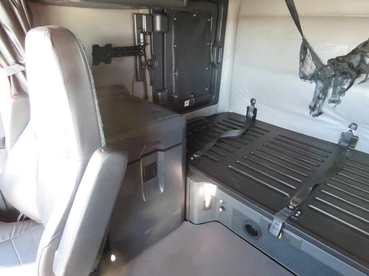 2022 Freightliner Cascadia - image 16