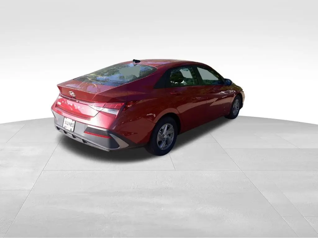 2025 Hyundai Elantra SE photo 7