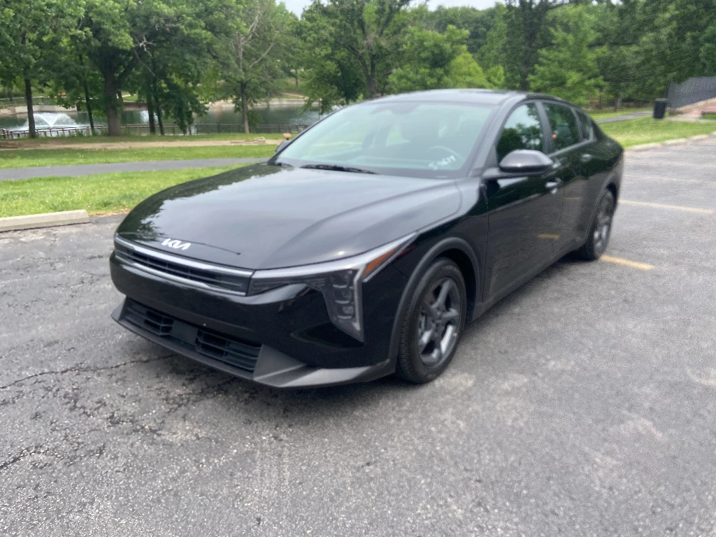 2025 Kia K4 LXS AT's photo