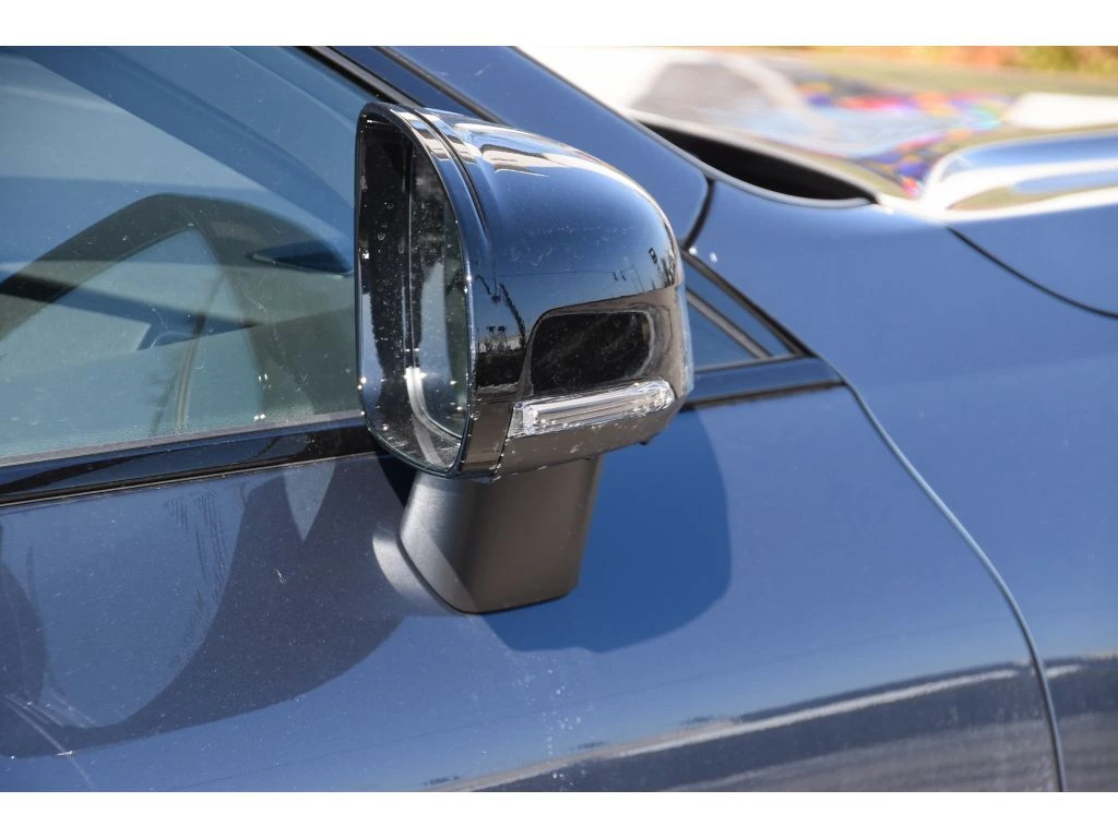 2026 Volvo - image 27