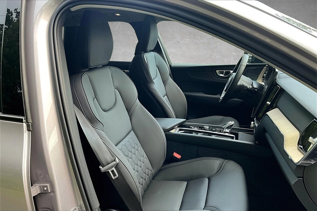 2026 Volvo - image 11