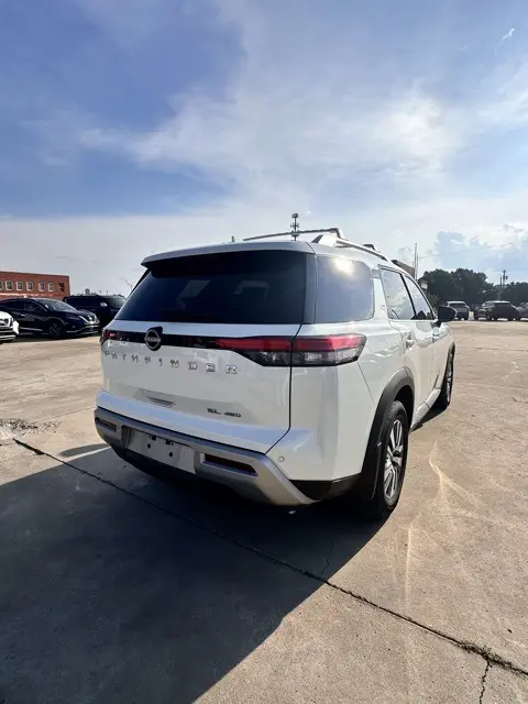 2022 Nissan Pathfinder SL photo 5