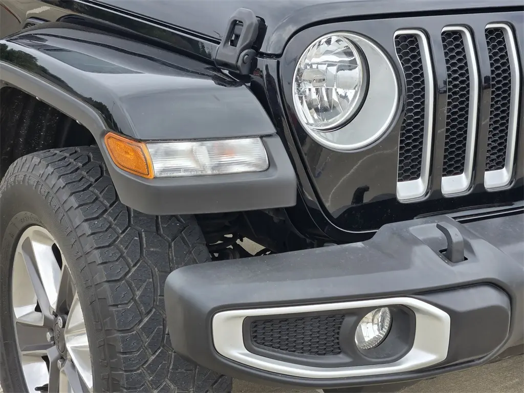 2022 Jeep Wrangler Unlimited Sahara photo 9
