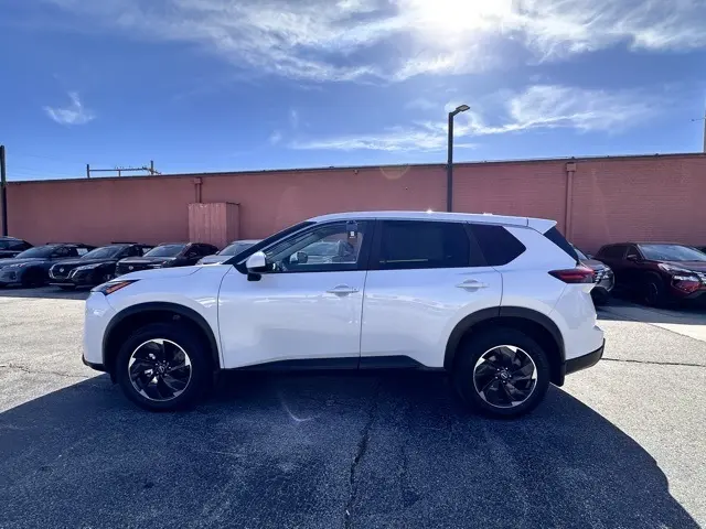 2024 Nissan Rogue SV photo 4