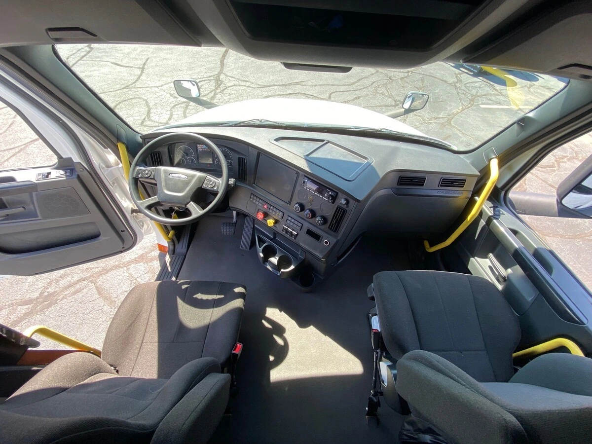 2024 Freightliner Cascadia - image 14