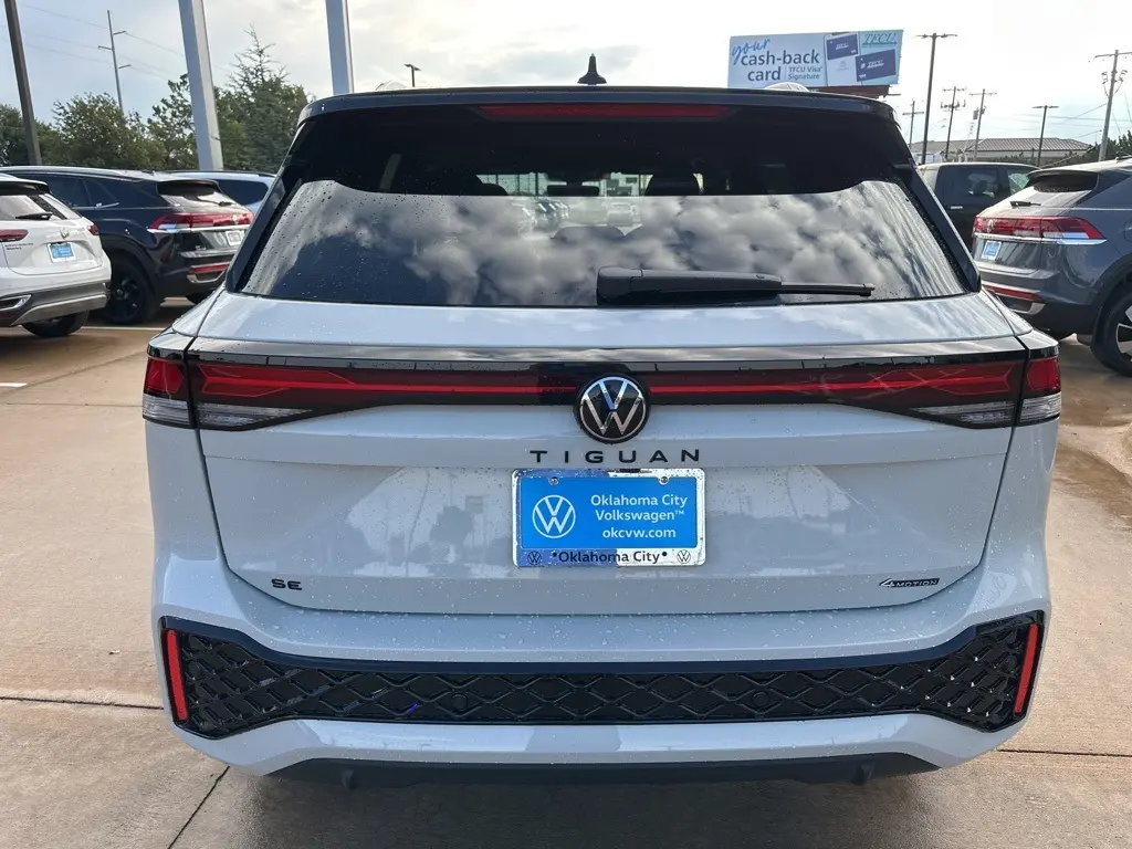 2025 Volkswagen Tiguan SE R-Line Black photo 4