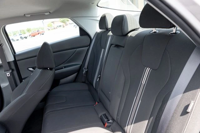 2025 Hyundai Elantra SEL - Photo 12
