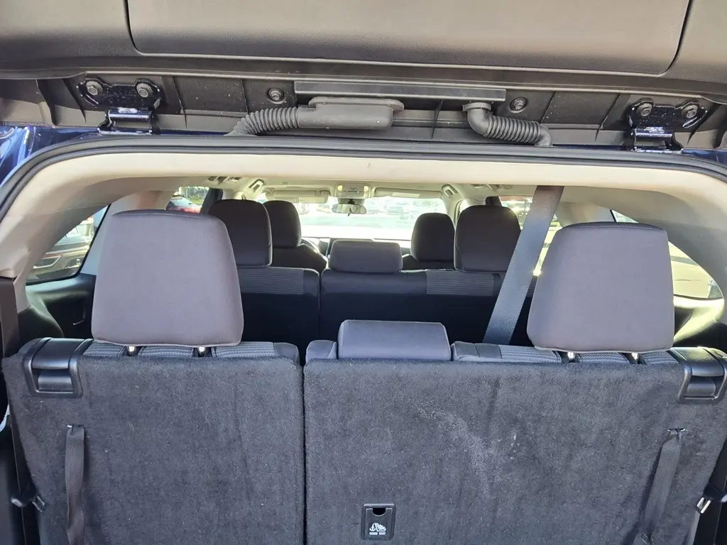 2023 Toyota Highlander L photo 18