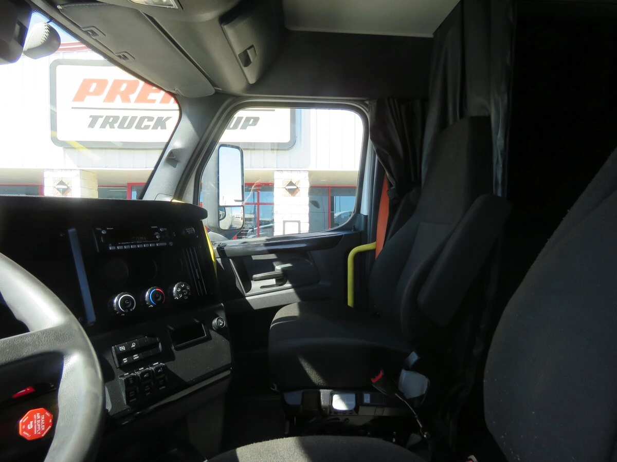 2024 Freightliner Cascadia - image 14