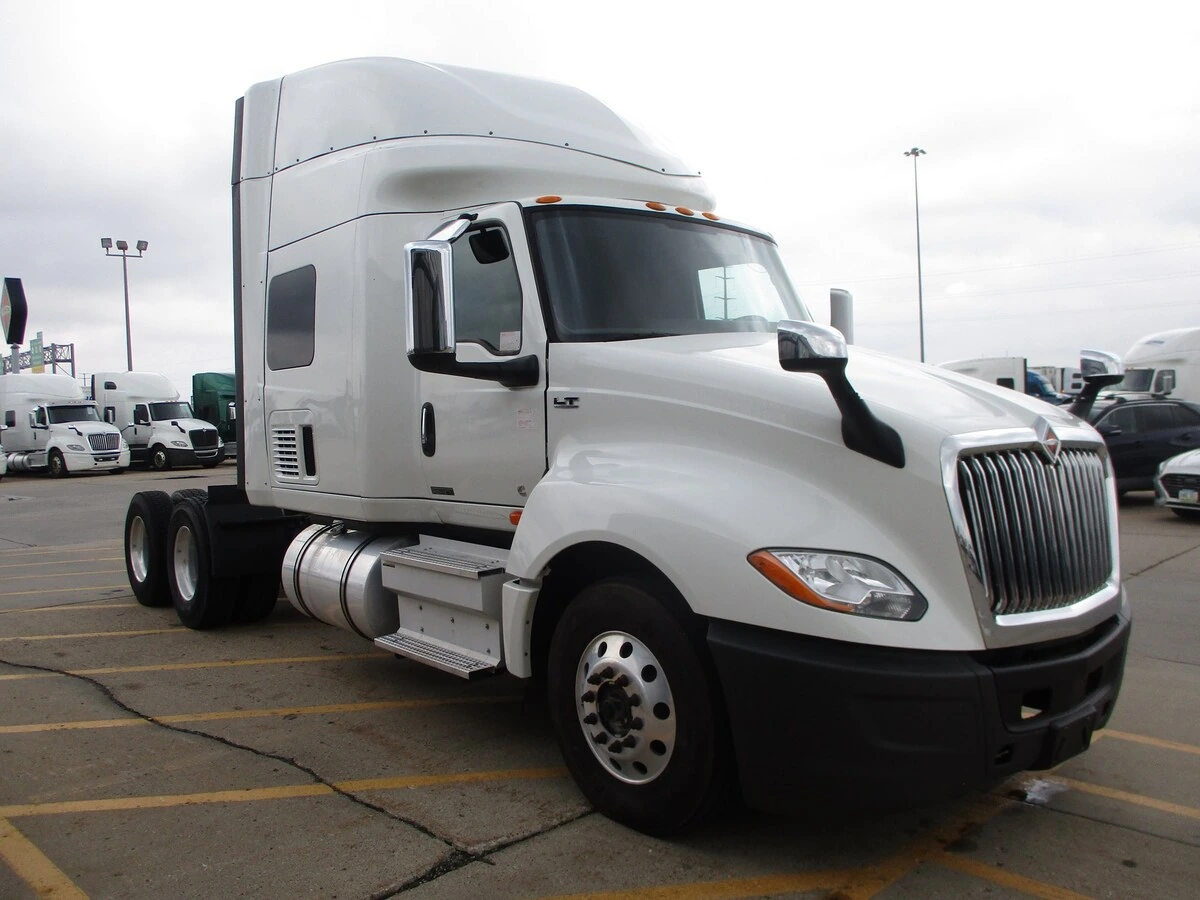 2022 International LT in Youngstown, OH — photo 3