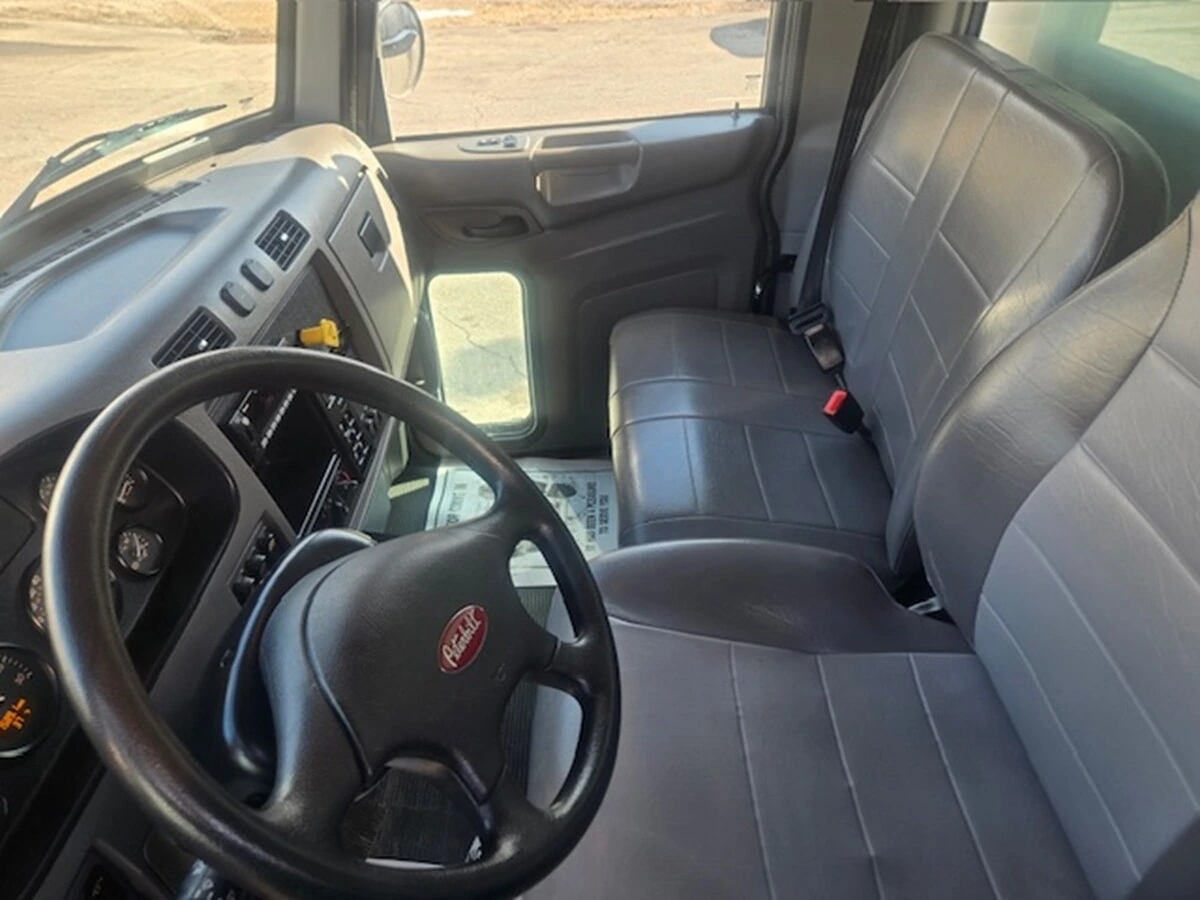 2022 Peterbilt 337 - image 6