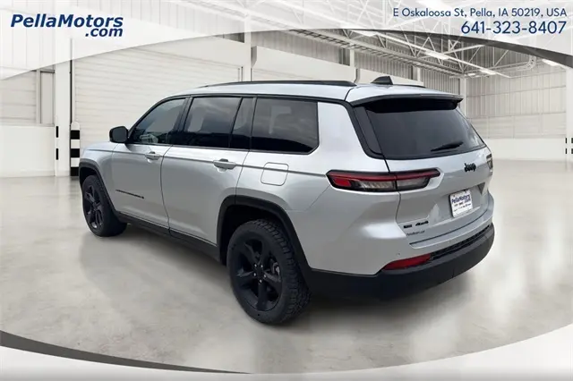 2021 Jeep Grand Cherokee Altitude photo 4