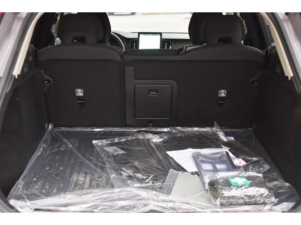 2026 Volvo - image 23