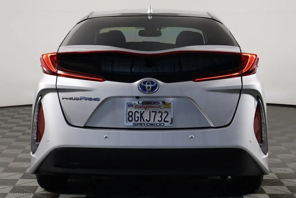 2018 Toyota Prius Prime Advanced photo 4