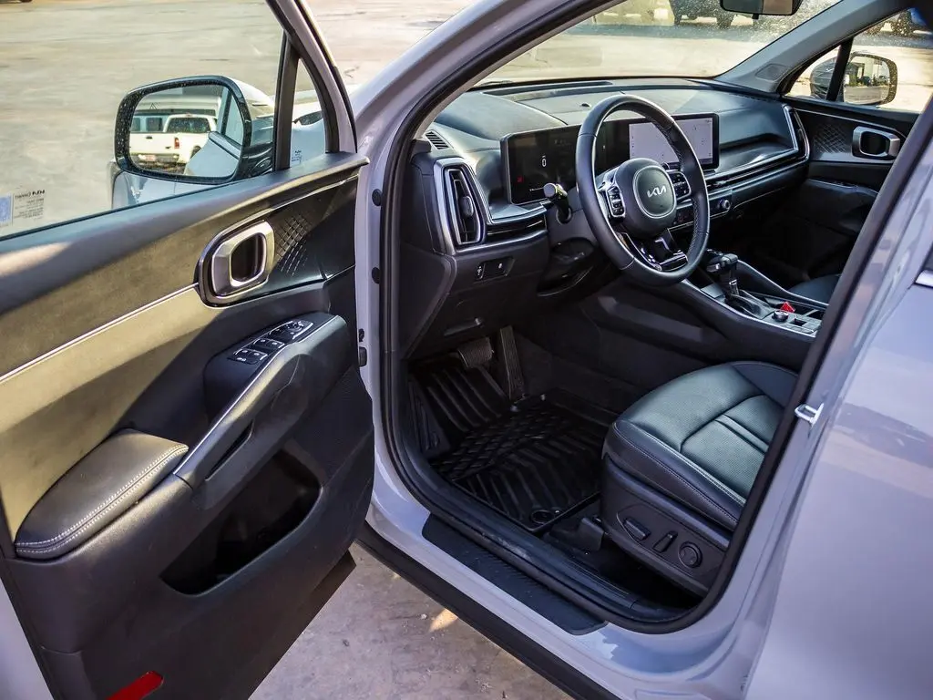 2025 Kia Sorento S photo 22