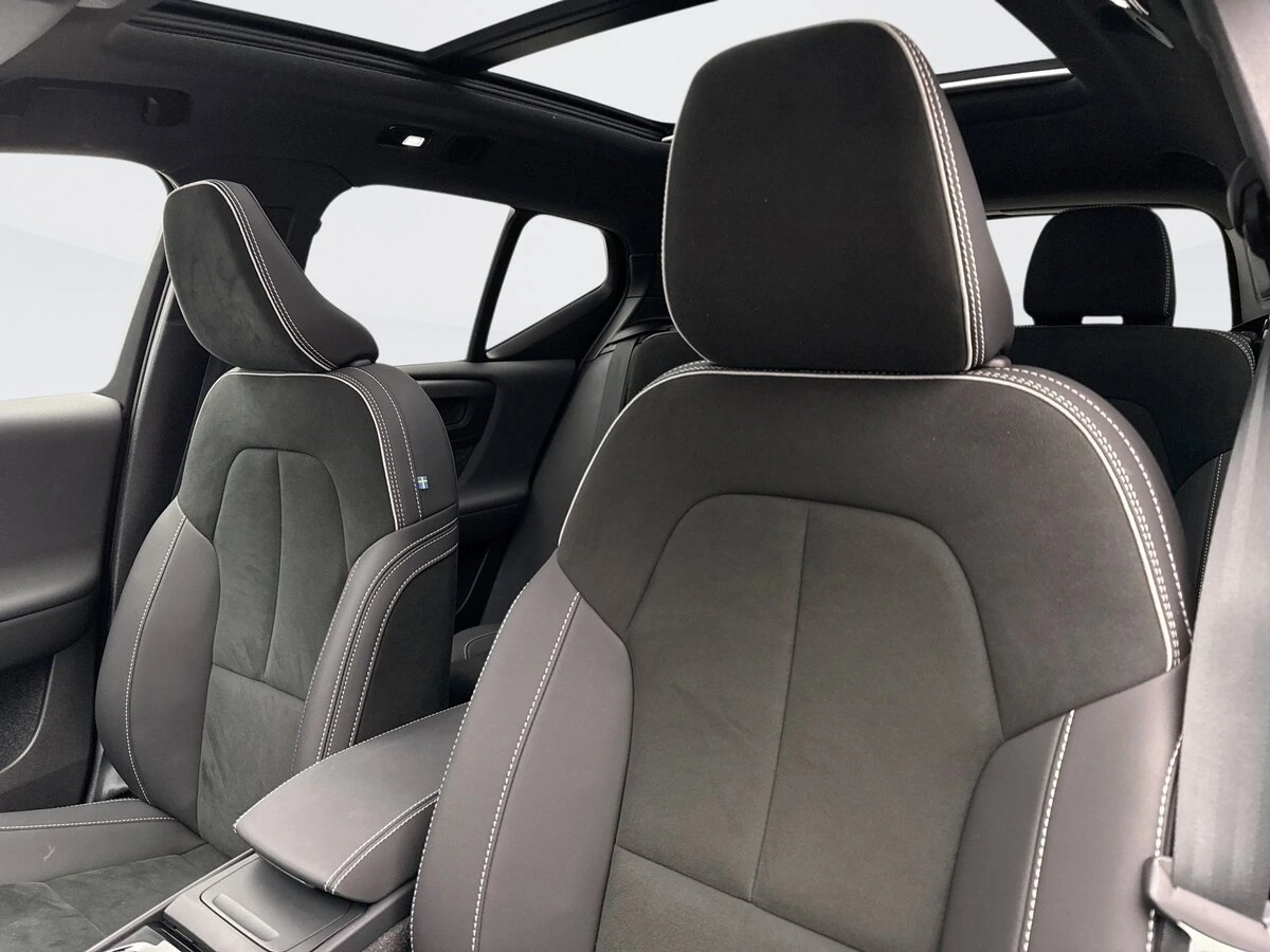 2025 Volvo - image 10