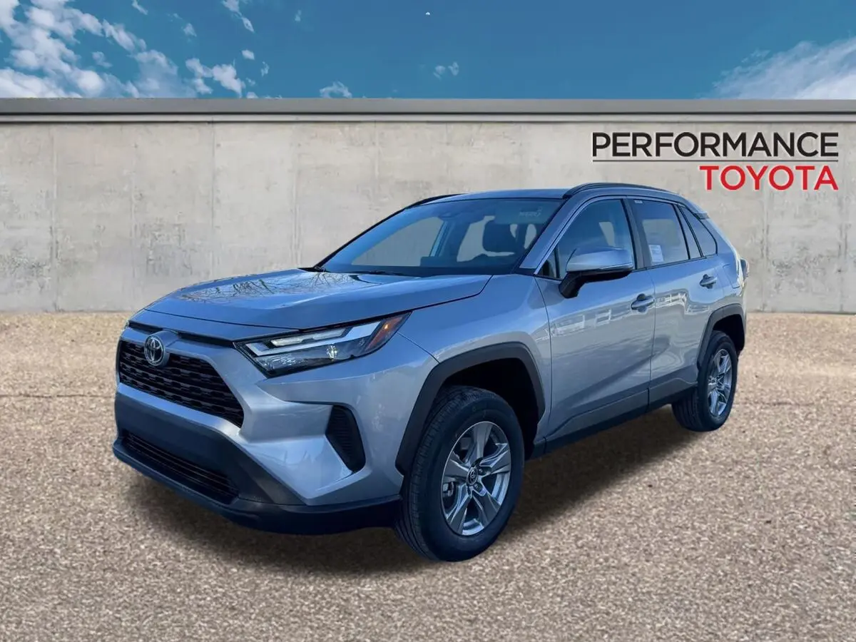 2025 Toyota RAV4 XLE's photo