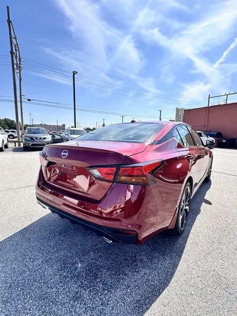 2025 Nissan Altima 2.5 SR photo 6