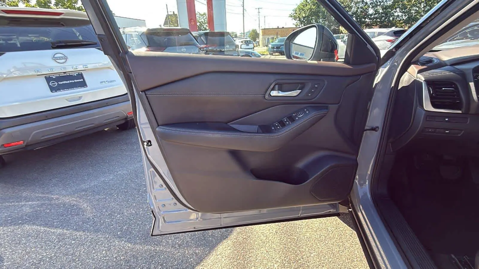 2022 Nissan Rogue SL photo 8