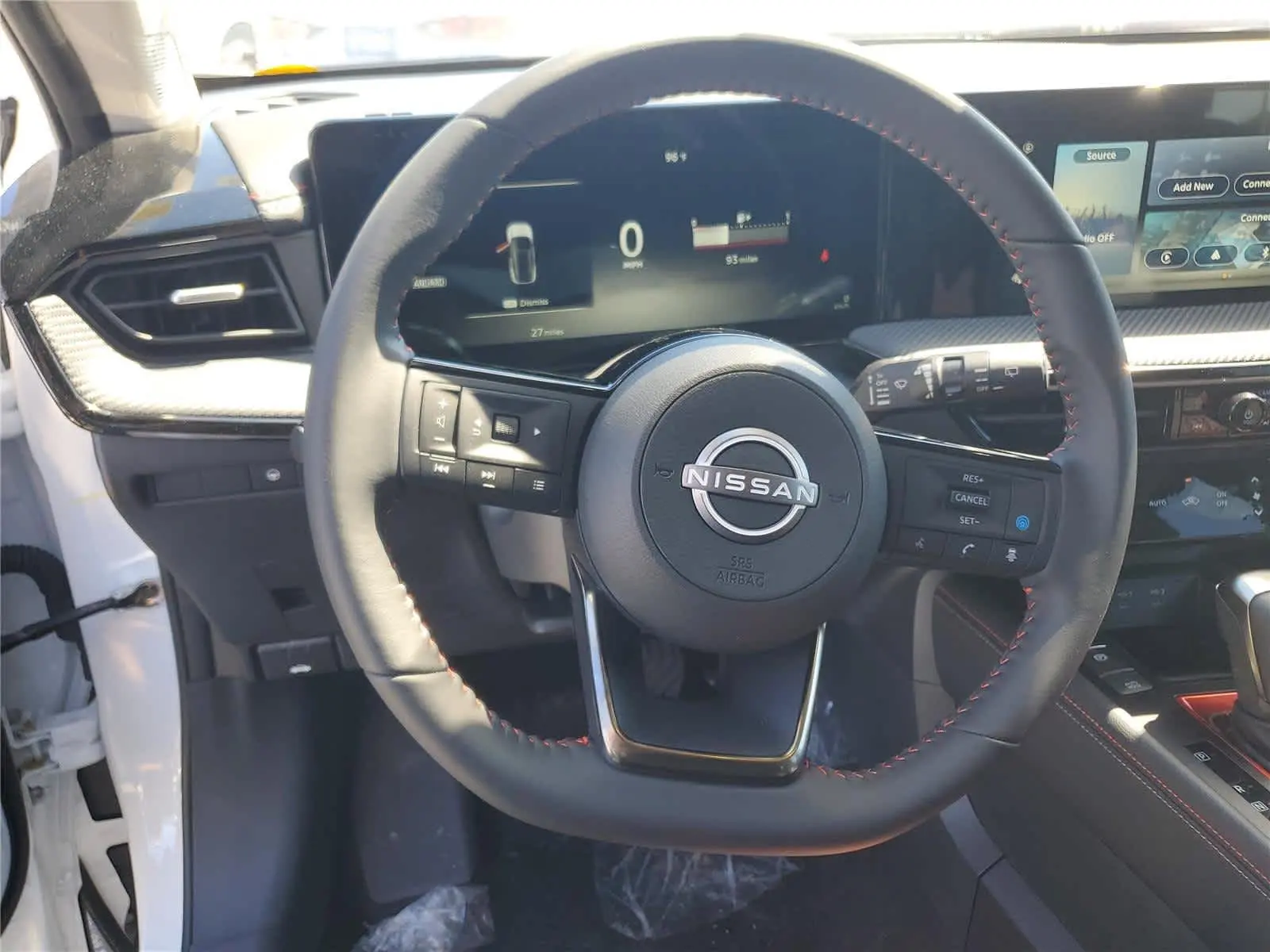 2025 Nissan Kicks SR photo 11