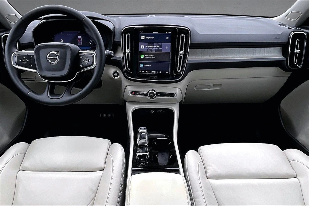 2023 Volvo - image 7