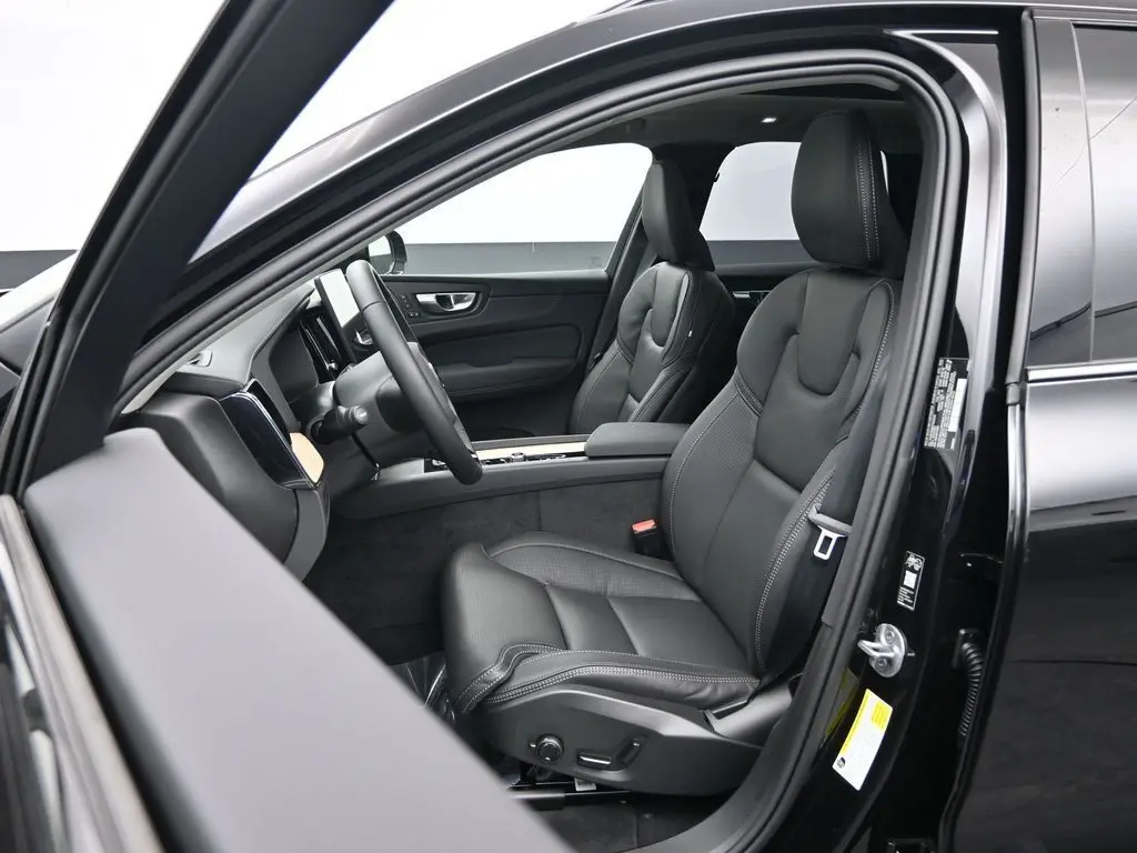 2026 Volvo - image 20