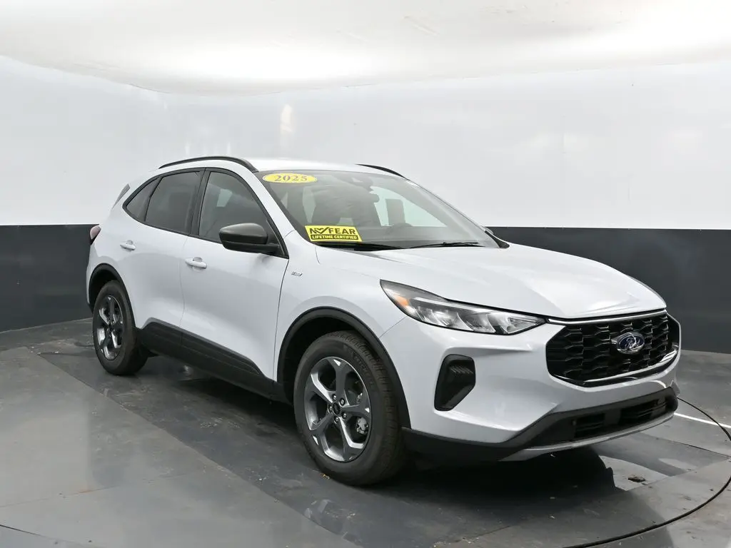2025 Ford Escape ST-Line photo 4