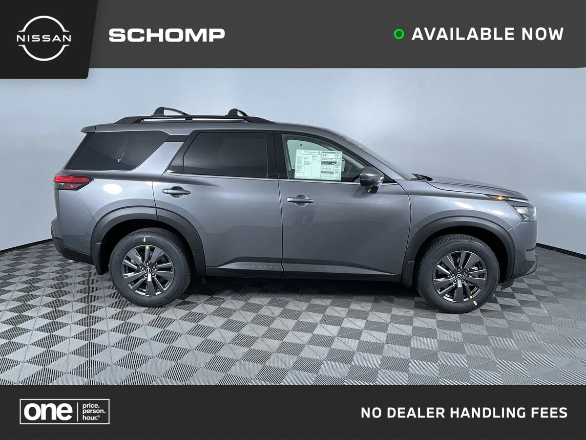 2025 Nissan Pathfinder SV's photo