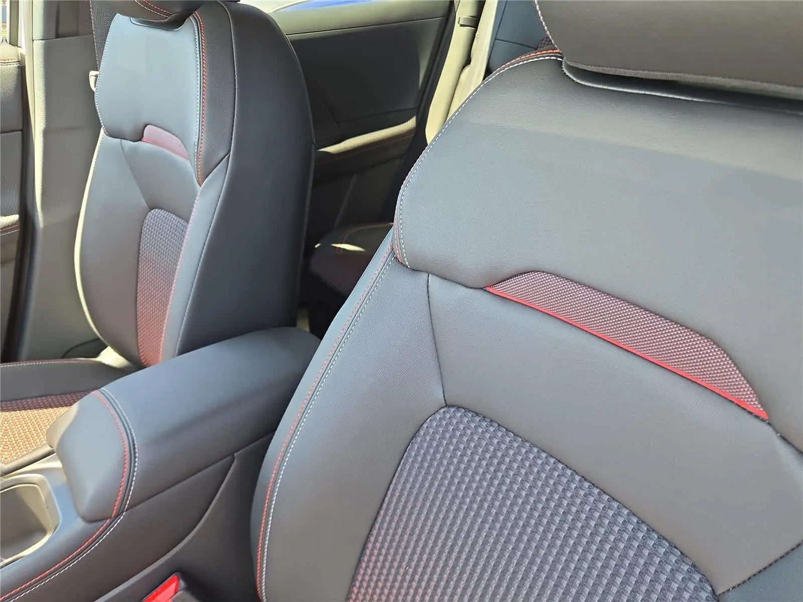 2025 Nissan Kicks SR photo 5