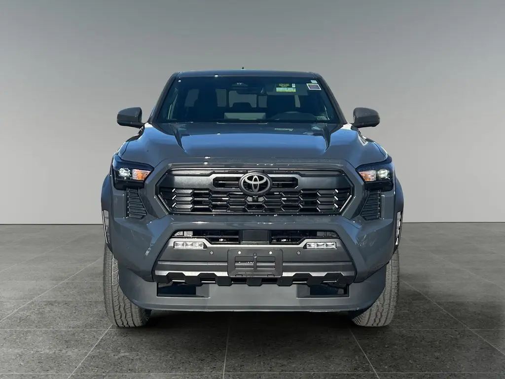 2025 Toyota Tacoma TRD Off-Road photo 2