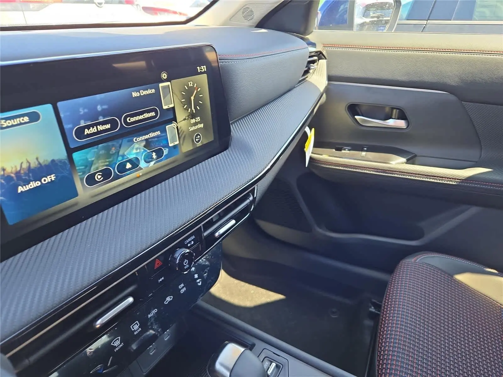 2025 Nissan Kicks SR photo 5