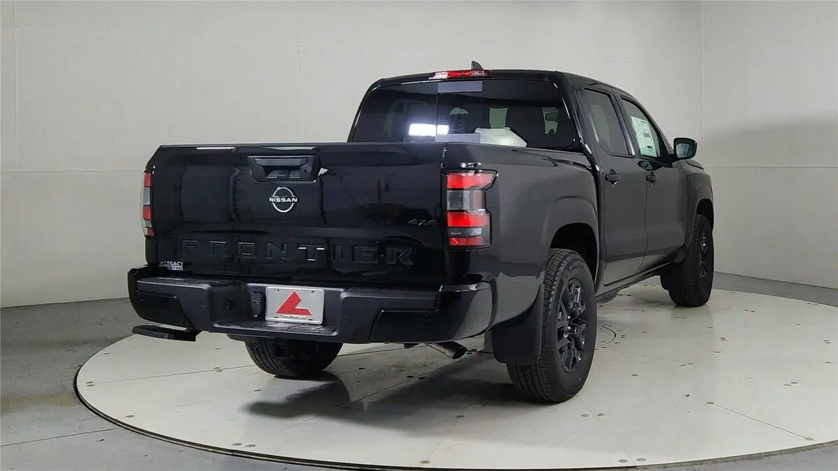 2026 Nissan Frontier SV photo 2