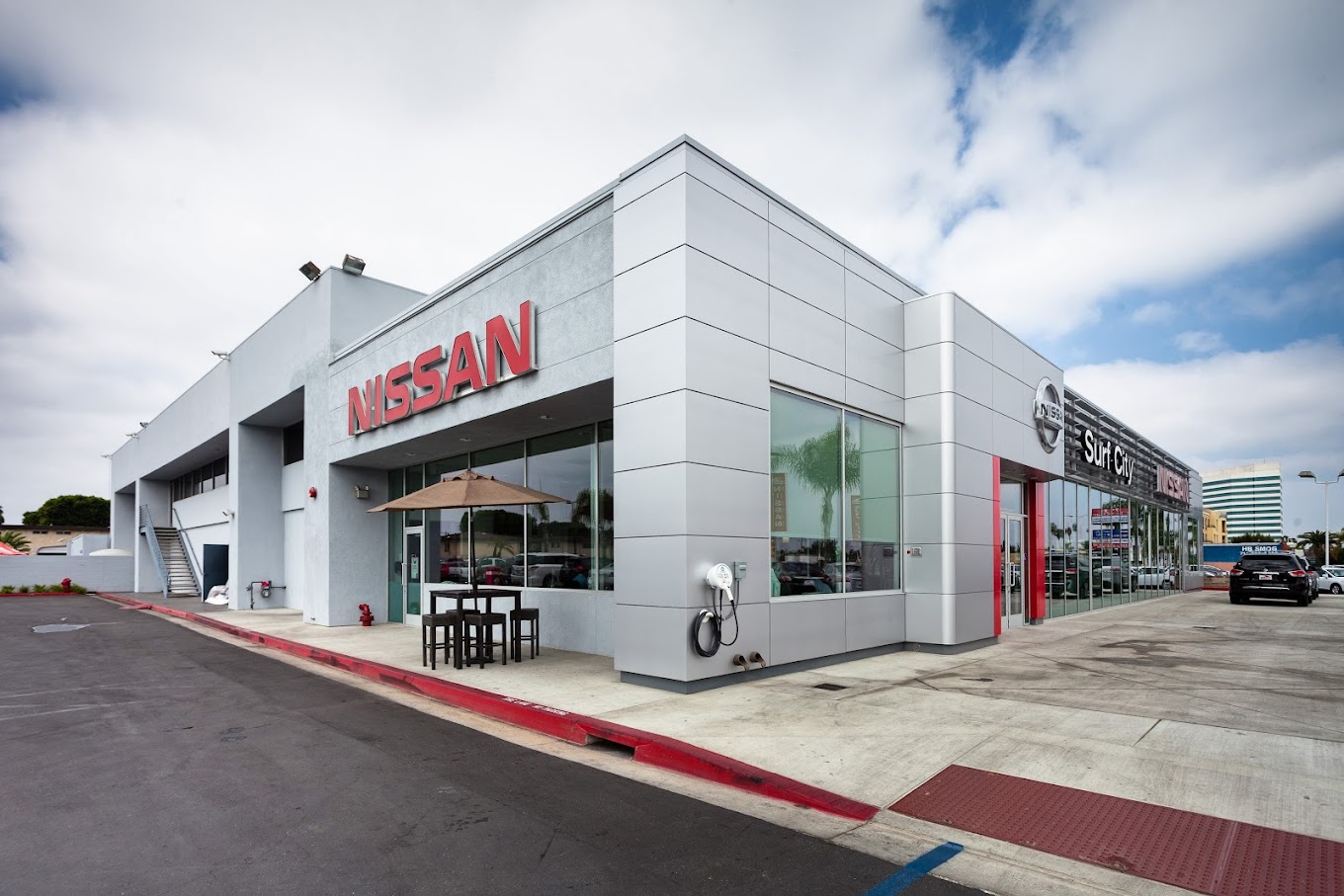 Surf City Nissan Old-exterior
