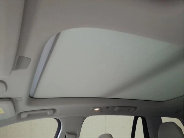 2026 Volvo - image 14