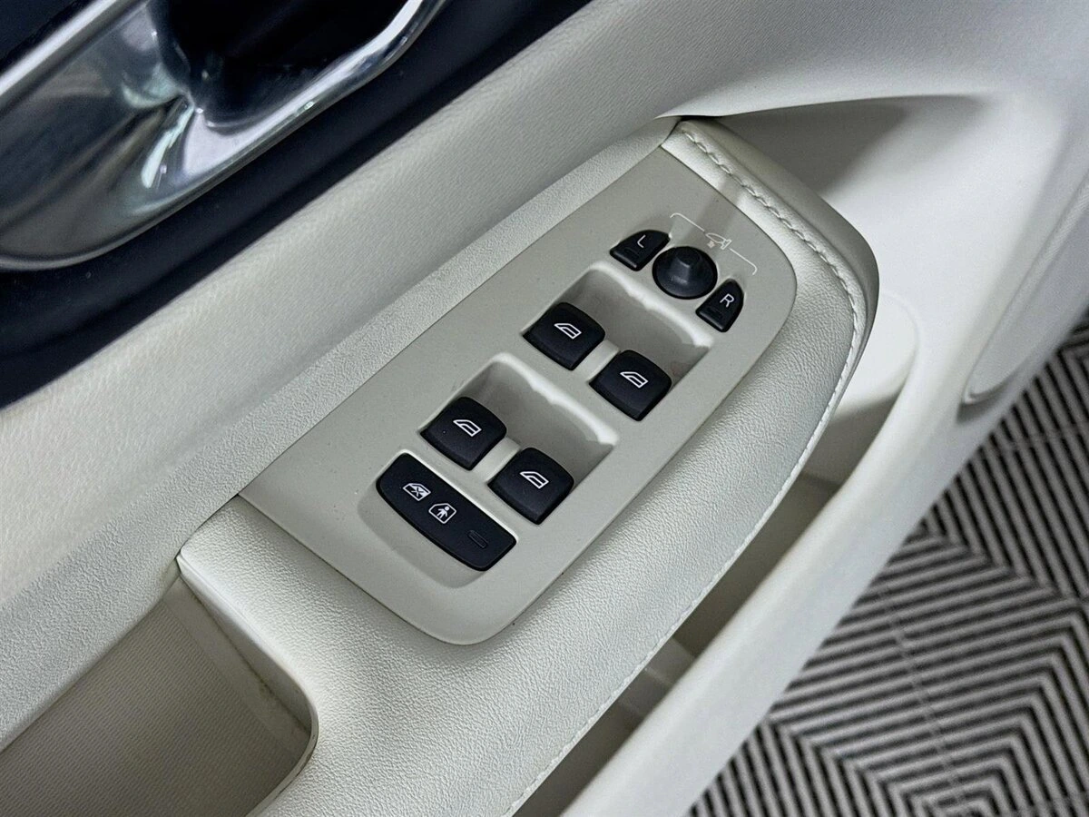 2023 Volvo - image 20