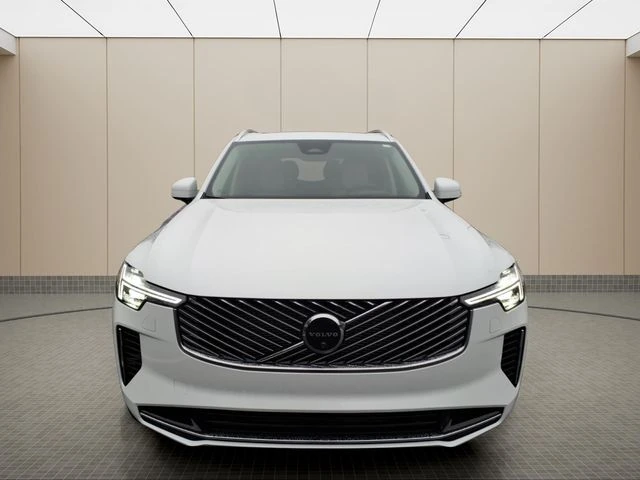 2026 Volvo - image 4