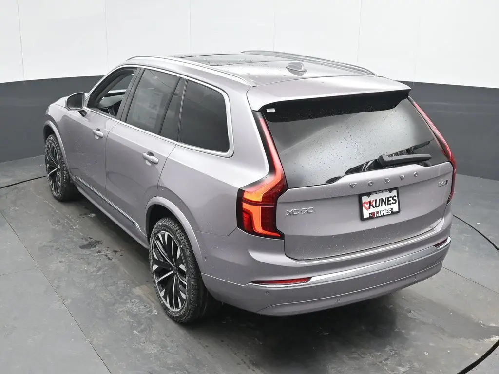 2026 Volvo - image 35