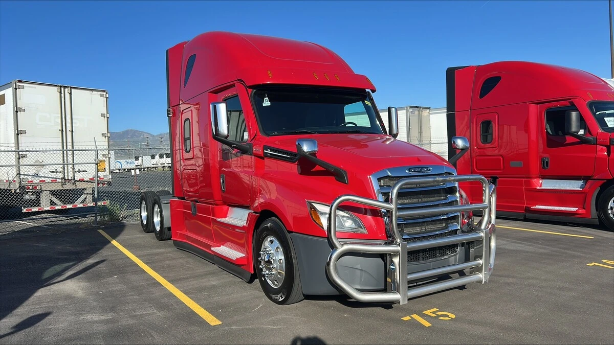 2023 Freightliner Cascadia — photo 4