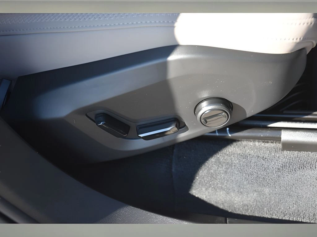 2026 Volvo XC90 Plus - Photo 32