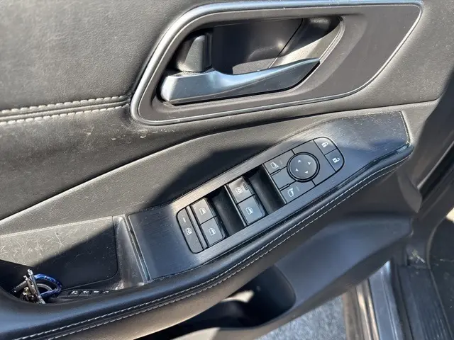 2021 Nissan Rogue SV photo 9