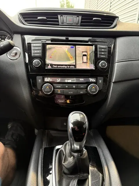 2018 Nissan Rogue SV photo 10
