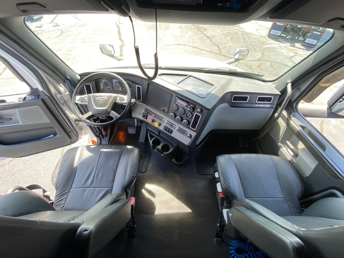 2024 Freightliner Cascadia - image 14