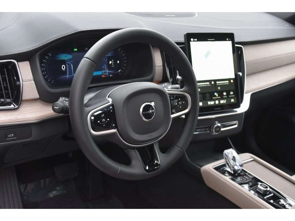 2026 Volvo - image 10