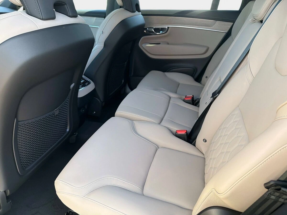 2026 Volvo - image 11