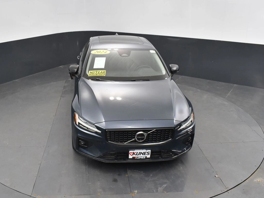 2024 Volvo - image 37