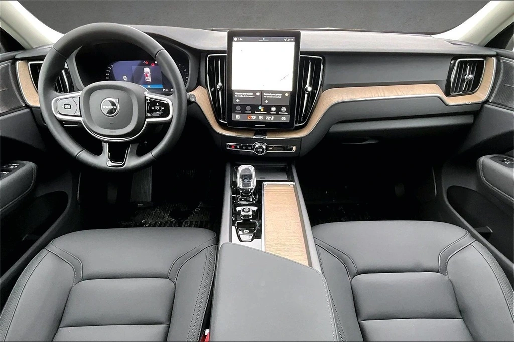 2026 Volvo - image 5