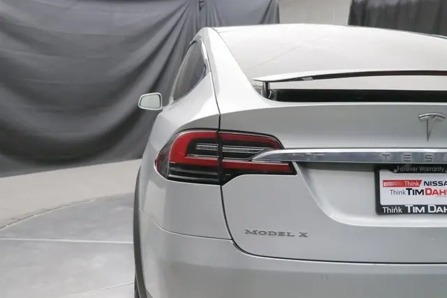 2016 Tesla Model X 90D photo 13