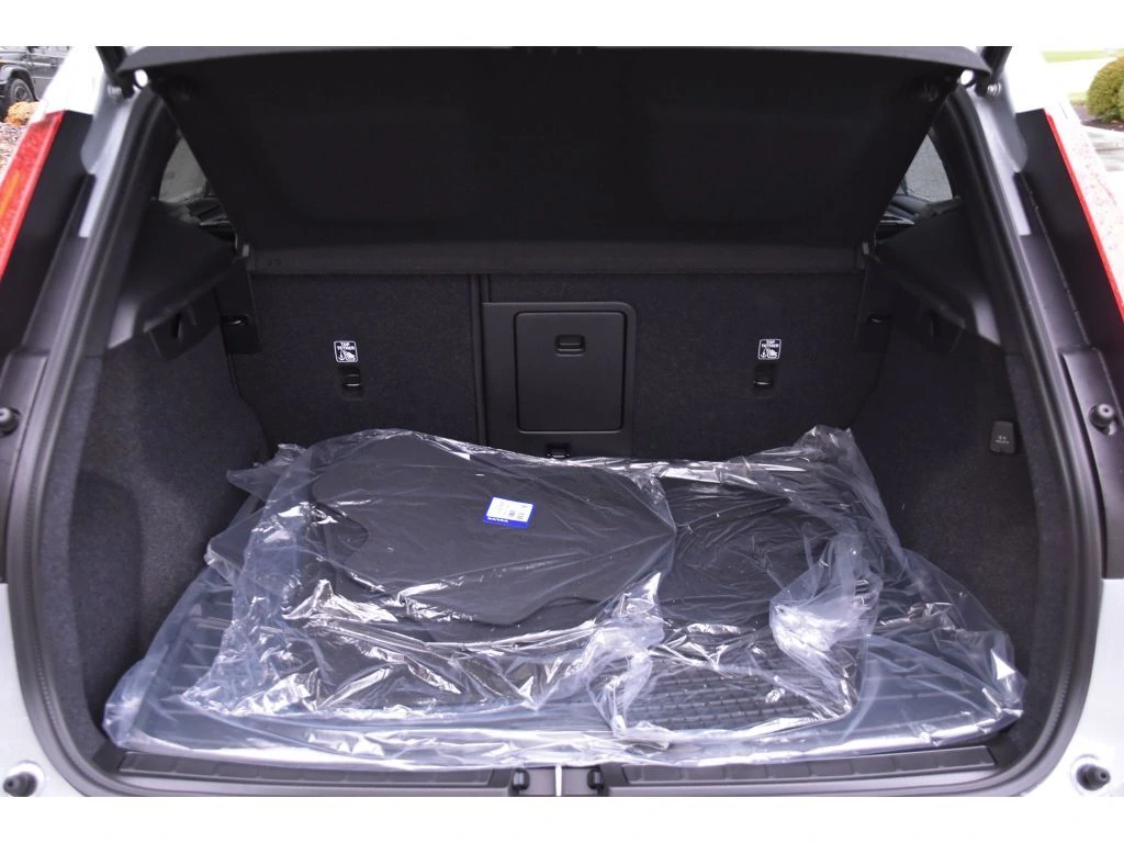 2026 Volvo - image 23